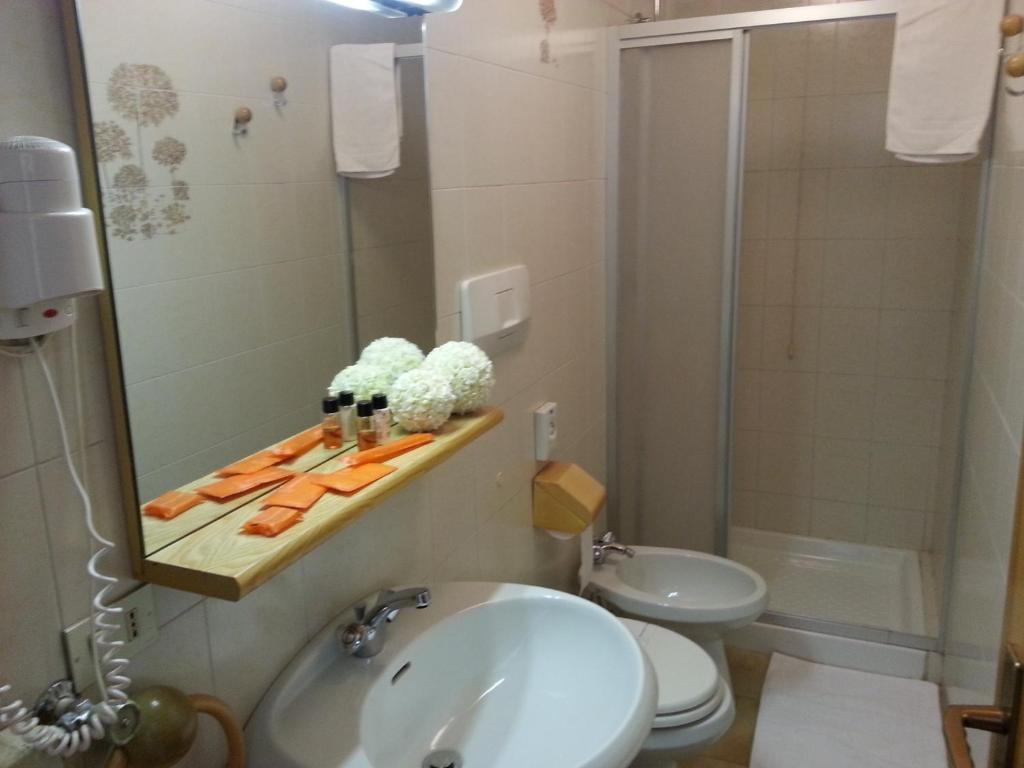 Hotel Aurora Vallarsa الغرفة الصورة